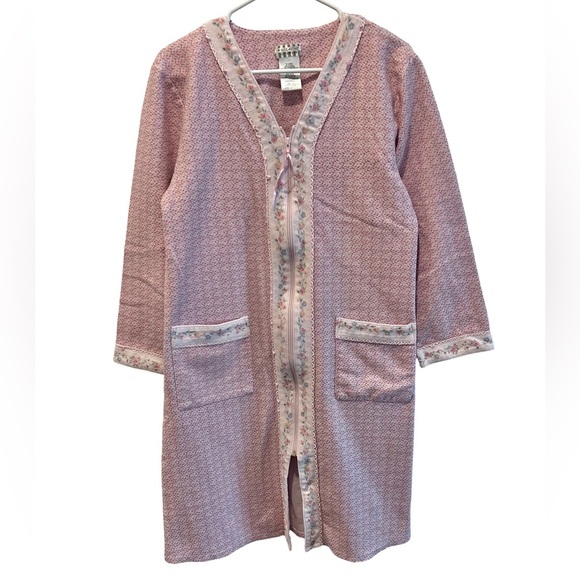 White Stag Other - White stag sleepwear vintage cottage floral zip down night gown